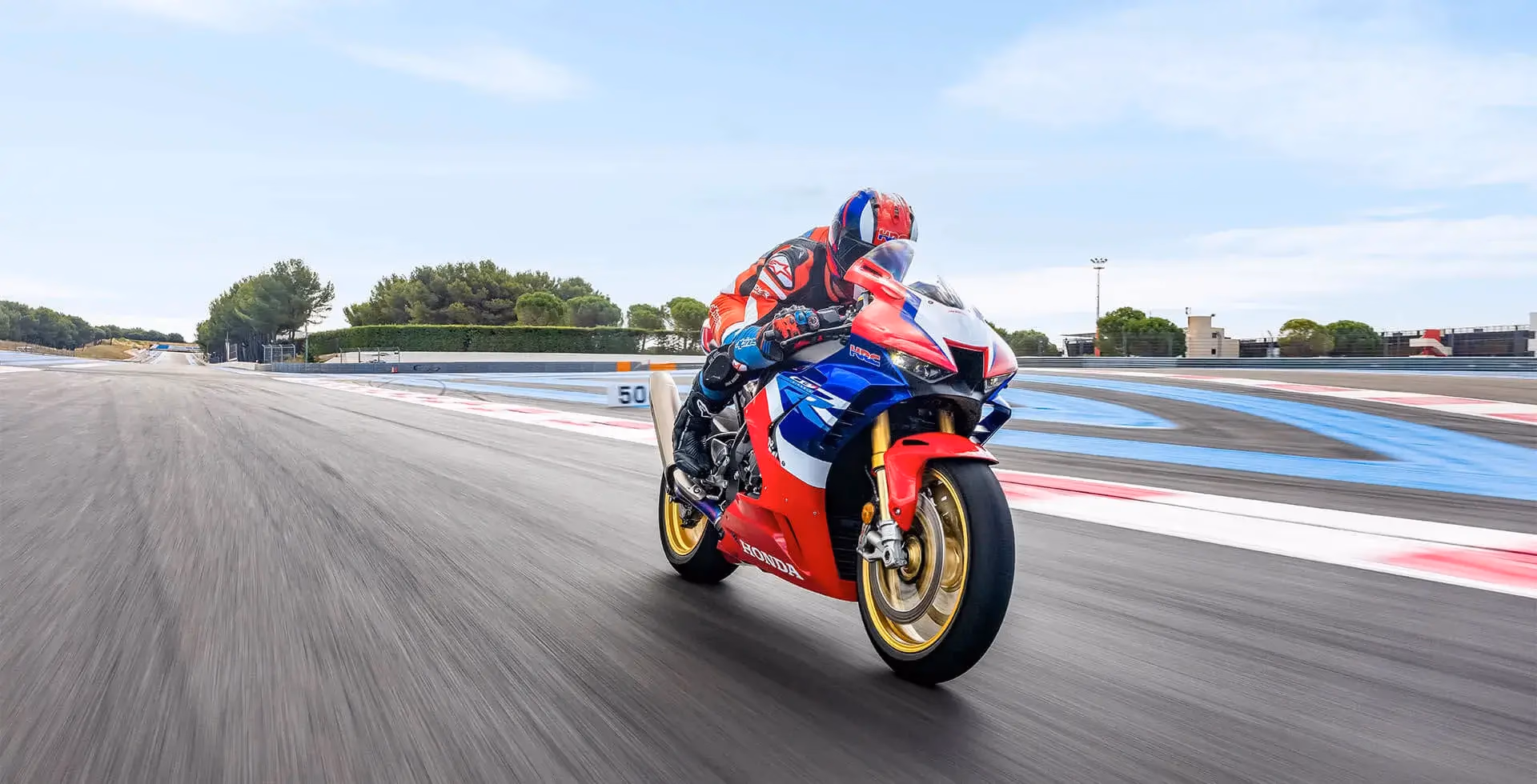 cbr 1000rr r fireblade vermelho piloto em pista de corrida - 37 de 37